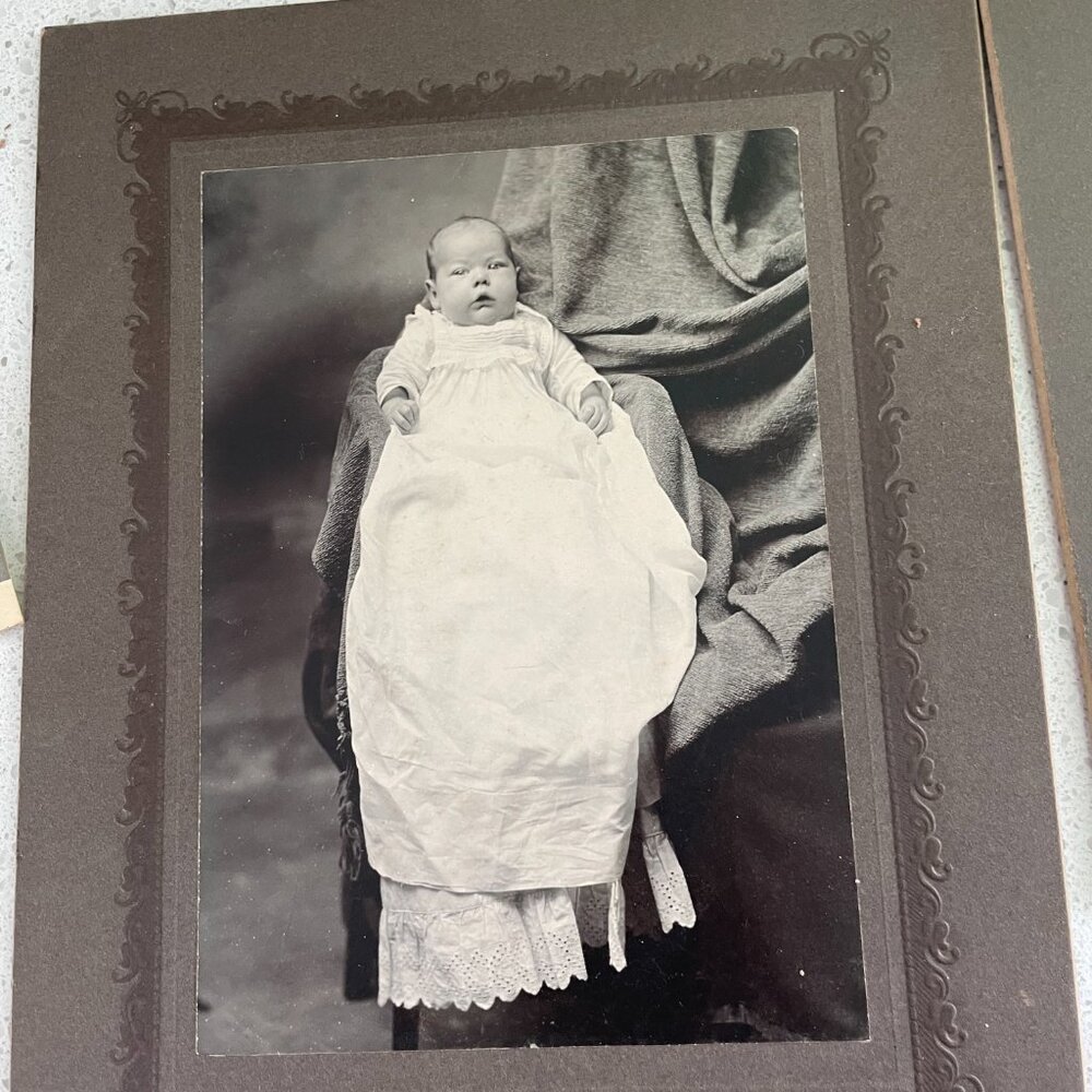 VINTAGE PORTRAIT PHTOGRAPHS - Picture 7 of 8